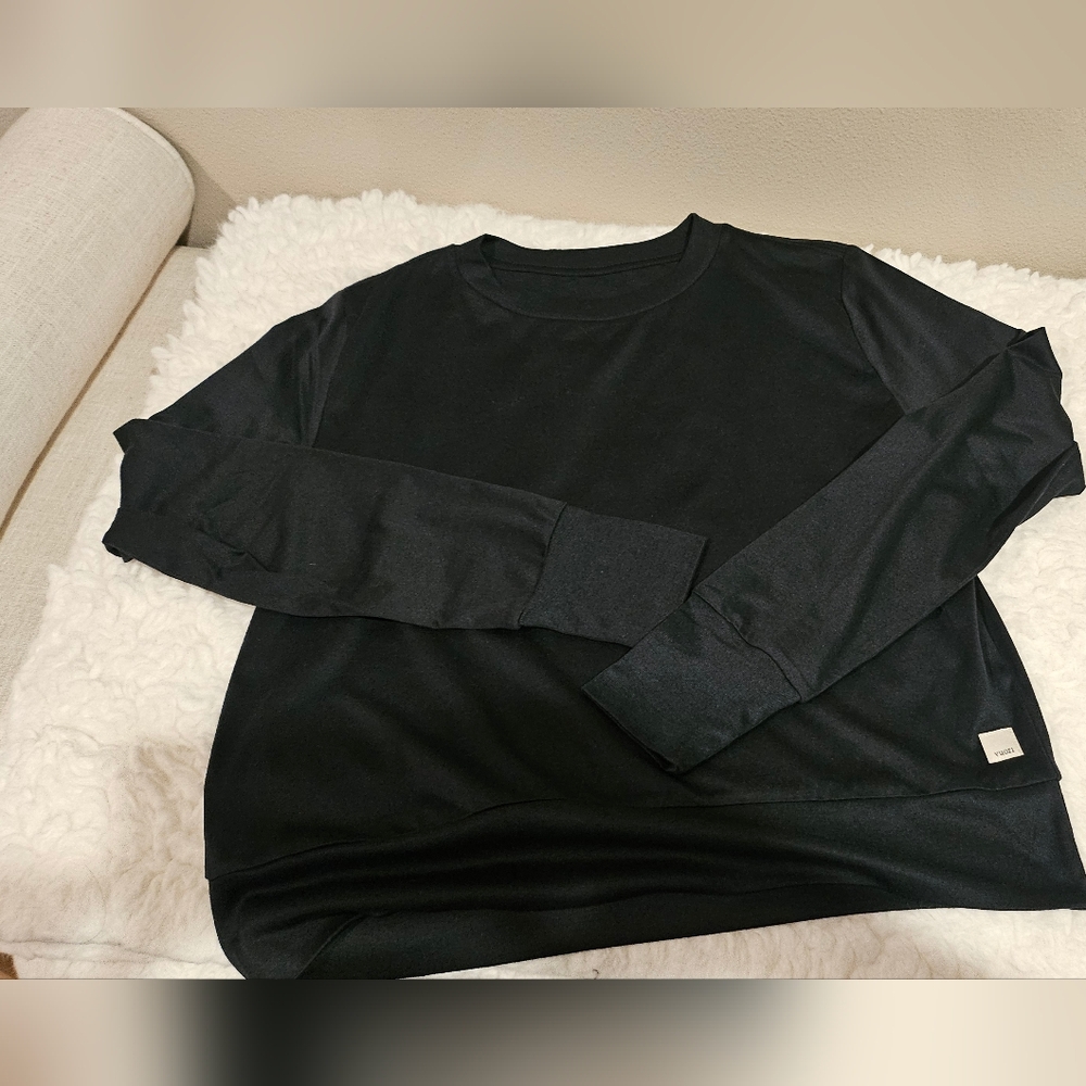 Vuori Womens  Black Long Sleeve Tee